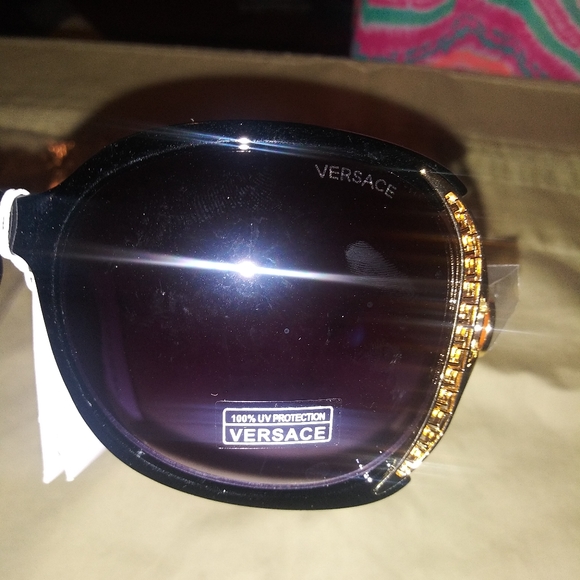 Versace - Picture 4 of 5